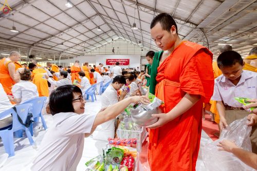 ภาพ No.228156:วันอาทิตย์ที่ 8 มิถุนายน พ.ศ. 2568 พิธีตักบาตรพระ 500 รูป ปีที่ 10 ณ ธุดงคสถานล้านนา อำเภอสันทราย จังหวัดเชียงใหม่