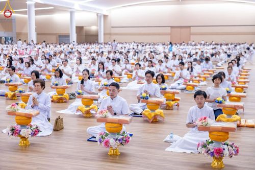 ภาพ No.212735:วันอาทิตย์ที่ 23 มีนาคม พ.ศ. 2568 พิธีร่วมบุญโครงการบรรพชาสามเณร 5,000 รูป ณ ห้องแก้วสารพัดนึก 2 วัดพระธรรมกาย