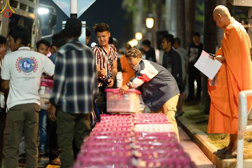 ภาพ No.185589:V.47 เบื้องหลังของเบื้องหน้า งานตักบาตรพระ 10,000 รูป ณ จ.กาญจนบุรี วันที่ 20-21 ธันวาคม พ.ศ. 2567