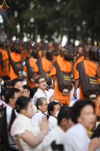 ภาพ No.188775:พิธีต้อนรับพระธรรมยาตรา ในโครงการธรรมยาตรา กตัญญูบูชา มหาปูชนียาจารย์ พระมงคลเทพมุนี(สด จนฺทสโร) พระผู้ปราบมาร อนุสรณ์สถาน 7 แห่ง ปีที่ 13 วันที่ 3 มกราคม พ.ศ. 2568 ณ อนุสรณ์สถานมหาวิหารพระมงคลเทพมุนี (โลตัสแลนด์) อ.สองพี่น้อง จ.สุพรรณบุรี