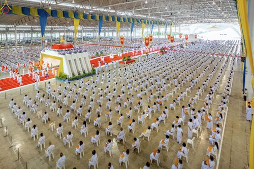 ภาพ No.240709:วันพุธที่ 27 สิงหาคม พ.ศ. 2568 พิธีทอดผ้าป่าเพื่อสร้างอาคาร  82 ปี หลวงพ่อธัมมชโย สมทบกฐินวัดพระธรรมกาย และกฐิน 30,000 วัดทั่วประเทศ ครั้งที่ 1