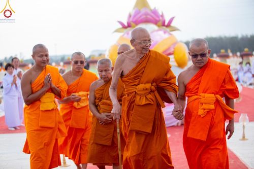 ภาพ No.129360:พิธีประดิษฐานพระบรมสารีริกธาตุ ณ มหารัตนะเจดีย์สิริปทุมสวรรค์ ศูนย์ปฏิบัติธรรมภาคใต้ อ.บางกล่ำ จ.สงขลา วันที่ 10 มีนาคม พ.ศ.2567