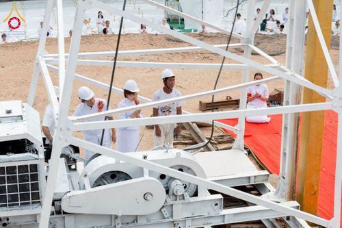 ภาพ No.261900:วันที่ 14 ตุลาคม พ.ศ. 2568 พิธีกลั่นแผ่นดิน โปรยทรายตอกเสาเข็มมหามงคลต้นแรก  สร้างองค์พระเจดีย์และจุดประทีปถวายเป็นพุทธบูชา ณ ศูนย์ปฏิบัติธรรมชัยนาท ต.ธรรมามูล อ.ชัยนาท จ.ชัยนาท