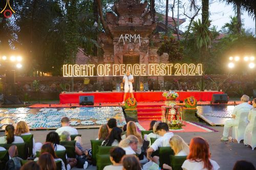 ภาพ No.156397:วัดพุทธบาหลีและวัดพระธรรมกาย จัดปฏิบัติธรรมนานาชาติ 1,151 คนจาก 78 ประเทศ ใน "วันสันติภาพสากล" ณ บาหลี อินโดนีเซีย วันเสาร์ที่ 21 กันยายน พ.ศ. 2567 เวลา 16.00-21.00 น. ณ พิพิธภัณฑ์ ARMA เมืองอูบุด จังหวัดบาหลี ประเทศอินโดนีเซีย