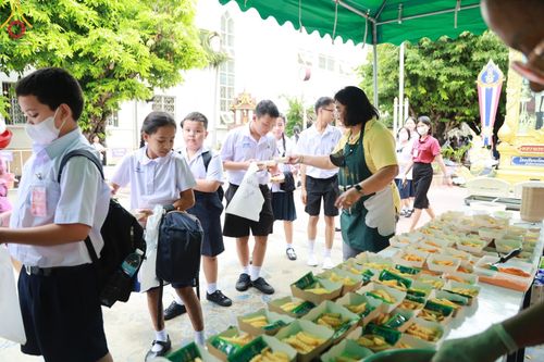 ภาพ No.184916:กิจกรรมวันรวมพลังเด็กดี V-Star ผู้นำฟื้นฟูศีลธรรมโลก กรุงเทพมหานคร ณ วัดมหาธาตุยุวราชรังสฤษฎิ์ราชวรมหาวิหาร กรุงเทพมหานคร ในวันที่ 13 ธันวาคม พ.ศ. 2567