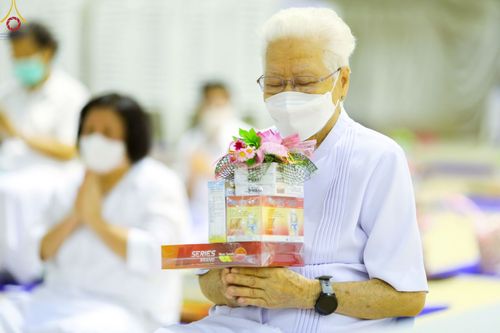 ภาพ No.85785:พิธีถวายคิลานเภสัชและอุปกรณ์การแพทย์ บูชาธรรมเนื่องในวันธรรมชัย วันที่ 19 สิงหาคม พ.ศ. 2566 ณ ห้องแก้วสารพัดนึก วัดพระธรรมกาย