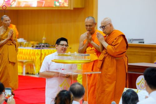 ภาพ No.89772:พิธีวางแผ่นจารึกชื่อ เพื่อนำไปประดิษฐานไว้ในฐานองค์พระประธาน เนื่องในโอกาสครบรอบ 10 ปี ศูนย์ปฏิบัติธรรมนครราชสีมา วันอาทิตย์ที่ 24 กันยายน พ.ศ. 2566