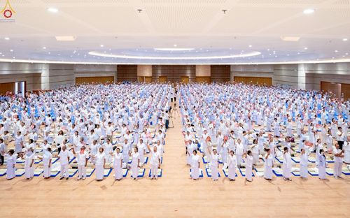 ภาพ No.239911:วันที่ ๒๒ - ๒๔ สิงหาคม พ.ศ. ๒๕๖๘ สัมมนารวมใจผู้นำบุญ บูชาธรรม ๘๑ ปี หลวงพ่อธัมมชโย กฐินสามัคคีทั่วไทย ๓๐,๐๐๐ วัด โครงการอุปสมบทบูชาธรรมมหาปูชนียาจารย์ ๓,๐๐๐ รูป รุ่นที่ ๑