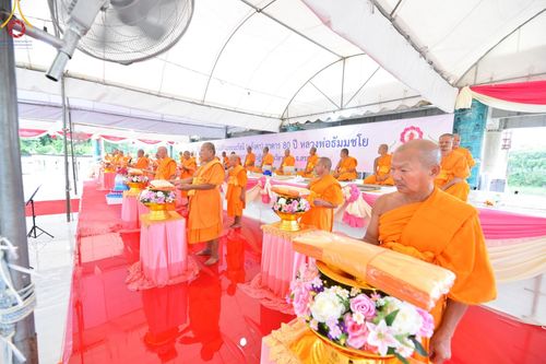 ภาพ No.158127:พิธีทอดผ้าป่า ติดตั้งแผ่นสิริฉะทะนะรัสมี(หลังคา) อาคาร 80 ปี หลวงพ่อธัมมชโย วันอาทิตย์ที่ 22 กันยายน พ.ศ. 2567 ณ ศูนย์ปฏิบัติธรรมวิหารแดง อ.วิหารแดง จ.สระบุรี