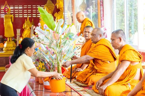 ภาพ No.171721:พิธีทอดกฐิน ณ วัดมหาโพธิ์ จ.ลพบุรี ในโครงการกฐินสามัคคีทั่วไทย 30,000 วัด บูชาธรรม 80 ปี หลวงพ่อธัมมชโย โดยคณะศิษยานุศิษย์วัดพระธรรมกาย วันที่ 27 ตุลาคม พ.ศ. 2567