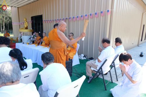 ภาพ No.142938:พิธีเจริญพระพุทธมนต์ โปรยรัตนชาติ เพื่อความเป็นสิริมงคล  ณ พื้นที่ก่อสร้างอาคารปฏิบัติธรรม “แก้วธรรมชัยรัตนอนันต์”  วัดพระธรรมกายเทนเนสซี ประเทศสหรัฐอเมริกา วันอังคารที่ 2 กรกฎาคม พ.ศ. 2567