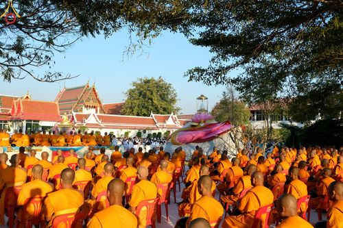 ภาพ No.195355:พิธีตักบาตรพระธรรมยาตรา ณ อนุสรณ์สถานลำดับที่ 3 สถานที่เกิดใหม่ในเพศสมณะ วัดสองพี่น้อง ต.ต้นตาล อ.สองพี่น้อง จ.สุพรรณบุรี ในโครงการธรรมยาตรา กตัญญูบูชา มหาปูชนียาจารย์ พระมงคลเทพมุนี(สด จนฺทสโร) พระผู้ปราบมาร ปีที่ 13 วันที่ 15 มกราคม พ.ศ.2568