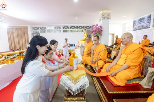 ภาพ No.260303:วันที่ 18 ตุลาคม พ.ศ. 2568 พิธีทอดกฐินสามัคคีทั่วไทย 30,000 วัด โดยคณะศิษยานุศิษย์ บูชาธรรม 81 ปี หลวงพ่อธัมมชโย ณ วัดกิ่วลม ต.บ่อหลวง อ.ฮอด จ.เชียงใหม่