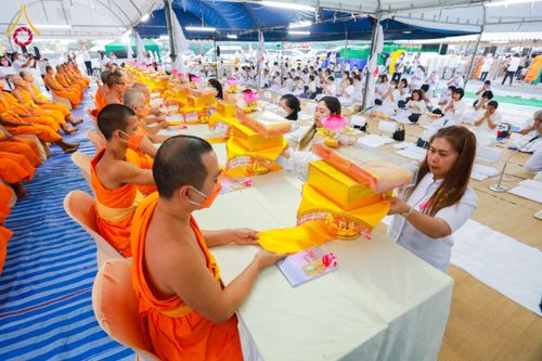 ภาพ No.117423:พิธีถวายภัตตาหารเป็นสังฆทาน แด่คณะพระธรรมยาตรา วันที่ 23 มกราคม พ.ศ. 2567 ณ อนุสรณ์สถานบางปลา อ.บางเลน จ.นครปฐม