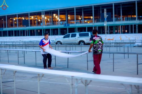 ภาพ No.218471:วันที่ 15 - 18 เมษายน พ.ศ. 2568 การเตรียมภาชนะสำหรับถวายภัตตาหาร , การจัดโต๊ะเก้าอี้ในลานธรรม , การแพ็คพัสดุงานต้อนรับ เพื่องานวันคุ้มครองโลก 22 เมษายน พ.ศ.2568 วัดพระธรรมกาย