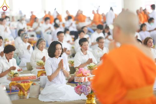 ภาพ No.162147:พิธีถวายภัตตาหารเมนูสวรรค์ เนื่องในวันออกพรรษา (ขึ้น 15 ค่ำ เดือน 11) วันพฤหัสบดีที่ 17 ตุลาคม พ.ศ. 2567 ณ หอฉันคุณยายอาจารย์ฯ วัดพระธรรมกาย