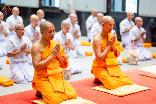 ภาพ No.256204:วันที่ 4 ตุลาคม พ.ศ. 2568 พิธีบรรพชาอุปสมบท  โครงการอุปสมบทหมู่บูชาธรรม 141 ปี  พระมงคลเทพมุนี (สด จนฺทสโร) ณ โบสถ์พระไตรปิฏก วัดพระธรรมกาย จ.ปทุมธานี