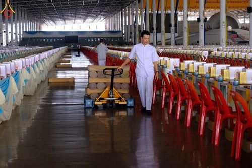 ภาพ No.59655:V.39 ทุ่มสุดใจ ธรรมชัย 80 ปี การเตรียมงาน การปฏิบัติงาน ของเจ้าหน้าที่หน่วยงานต่างๆ เพื่อพิธีฉลองอายุวัฒนมงคล 80 ปี หลวงพ่อธัมมชโย และรับถวายมหาสังฆทาน 10,000 กว่าวัดทั่วประเทศ ในวันคุ้มครองโลก จันทร์ที่ 22 เมษายน พ.ศ. 2567