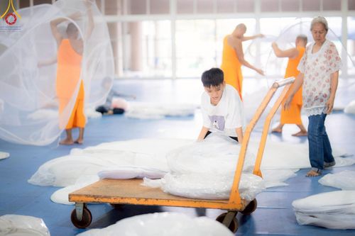 ภาพ No.218281:วันที่ 12-18 เมษายน พ.ศ. 2568 พระภิกษุและเจ้าหน้าที่อาสาสมัคร เตรียมพื้นที่ต้อนรับพักค้างพระสังฆาธิการ เนื่องในงานวันคุ้มครองโลก 22 เมษายน พ.ศ. 2568