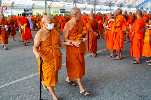 ภาพ No.60332:การต้อนรับพระสังฆาธิการ 10,000 กว่าวัดทั่วประเทศ พิธีมอบปัจจัยช่วยเหลือครู 4 จังหวัดชายแดนภาคใต้ พิธีปฏิบัติธรรม ในวันคุ้มครองโลก วันจันทร์ที่ 22 เมษายน พ.ศ.2567 ณ วัดพระธรรมกาย จ.ปทุมธานี