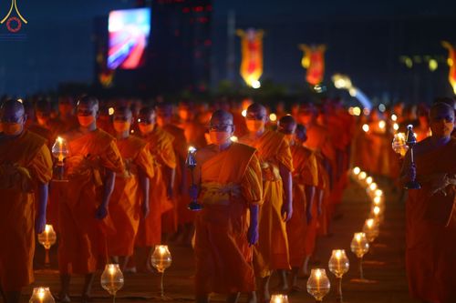 ภาพ No.77209:พิธีจุดมาฆประทีป ในวันมาฆบูชา อาทิตย์ต้นเดือนที่ 6 มีนาคม พ.ศ. 2566 ณ วัดพระธรรมกาย อ.คลองหลวง จ.ปทุมธานี