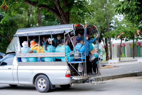 ภาพ No.145971:ชมรมจิตอาสาอนุรักษ์สิ่งแวดล้อม รับบุญทำความสะอาดบริเวณโบสถ์พระไตรปิฎก วัดพระธรรมกาย จ.ปทุมธานี วันที่ 25 กรกฎาคม พ.ศ. 2567