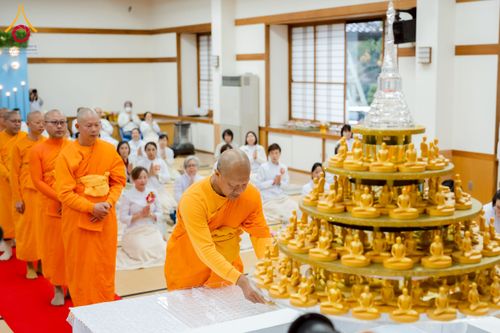 ภาพ No.220981:วันที่ 13 เมษายน พ.ศ. 2568 พิธีโปรยรัตนชาติปฐมเริ่มสถาปนาเจดีย์ และ พิธีเปิดหมู่บ้านปฏิบัติธรรม เพื่อการบรรลุธรรม ณ วัดป่าธรรมกายนานาชาติโทชิหงิ  ประเทศญี่ปุ่น