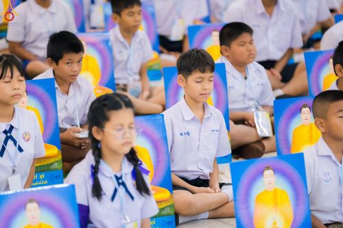 ภาพ No.106633:วันรวมพลังเด็กดี V-star ผู้นำฟื้นฟูศีลธรรมโลก จังหวัดสมุทรสาคร วันพฤหัสบดีที่ 28 ธันวาคม พ.ศ. 2566 ณ โรงเรียนสมุทรสาครวิทยาลัย อำเภอเมือง จังหวัดสมุทรสาคร