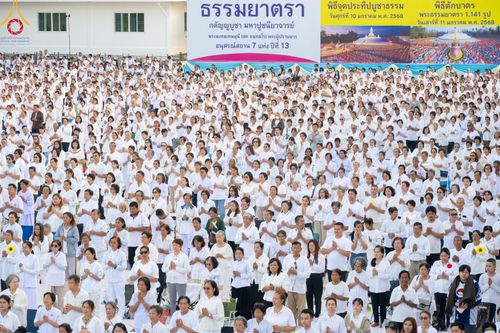 ภาพ No.192659:พิธีจุดประทีปถวายเป็นพุทธบูชา และบูชาธรรมมหาปูชนียาจารย์ ณ อนุสรณ์สถานคลองบางนางแท่น อ.สามพราน จ.นครปฐม ในโครงการธรรมยาตรา กตัญญูบูชา มหาปูชนียาจารย์ พระมงคลเทพมุนี(สด จนฺทสโร) พระผู้ปราบมาร อนุสรณ์สถาน 7 แห่ง ปีที่ 13 วันที่ 10 มกราคม พ.ศ. 2568