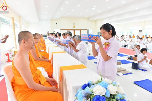 ภาพ No.149597:พิธีทอดผ้าป่ามหามงคล เพื่องานพระพุทธศาสนา , พิธีเจริญพระพุทธมนต์ และพิธีถวายสังฆทานแด่คณะสงฆ์ เนื่องในวันธรรมชัย 56 พรรษา น้อมบูชาธรรมหลวงพ่อธัมมชโย ณ ธรรมอุทยานบ้านแป้ง จ.สิงห์บุรี วันเสาร์ที่ 24 สิงหาคม พ.ศ. 2567