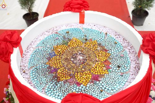 ภาพ No.234104:วันอาทิตย์ที่ 20 กรกฎาคม พ.ศ.2568 พิธีทอดผ้าป่า และพิธีตอกเสาเข็มต้นแรก สร้างอาคารปฏิบัติธรรมพระมงคลเทพมุนี ณ ศูนย์ปฏิบัติธรรมสุราษฏร์ธานี