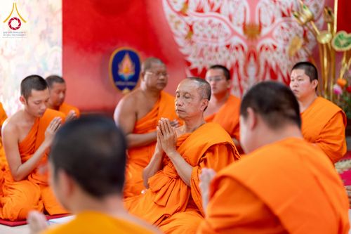 ภาพ No.275876:วันพุธที่ 3 ธันวาคม พ.ศ. 2568 พิธีบรรพชาอุปสมบท โครงการอุปสมบทบูชาธรรมมหาปูชนียาจารย์ ศูนย์อบรม : ศูนย์ส่งเสริมศีลธรรม จ.พะเยา ณ โบราณสถานพระธาตุจอมทอง และ โบสถ์กลางน้ำ วัดพระธาตุศรีโคมคำ อำเภอเมือง จังหวัดพะเยา