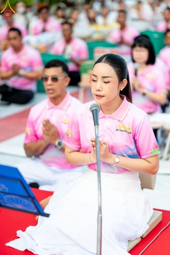 ภาพ No.150816:พิธีเจริญพระพุทธมนต์ และทำบุญตักบาตรแด่คณะสงฆ์ จำนวน 121 รูป เนื่องในโอกาสฉลองครบรอบ 120 ปี อำเภอคลองหลวง จังหวัดปทุมธานี เพื่อถวายเป็นพุทธบูชา ช่วยเหลือผู้ประสบความเดือดร้อนจากอุทกภัย และคณะสงฆ์ 323 วัด 4 จังหวัดชายแดนภาคใต้ วันเสาร์ที่ 31 สิงหาคม พ.ศ. 