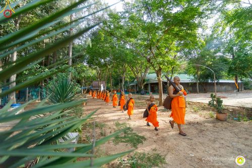 ภาพ No.222163:วันที่ 26-27 เมษายน พ.ศ. 2568 ศูนย์ปฏิบัติธรรมสวนผึ้ง ร่วมกับ ธุดงค์คสถานประจวบคีรีขันธ์ และวัดอ่าวน้อย  จัดกิจกรรมเดินธรรมยาตรา ตักบาตรข้าวสารอาหารแห้ง และจุดประทีปถวายเป็นพุทธบูชา ณ วัดอ่าวน้อย จ.ประจวบคีรีขันธ์