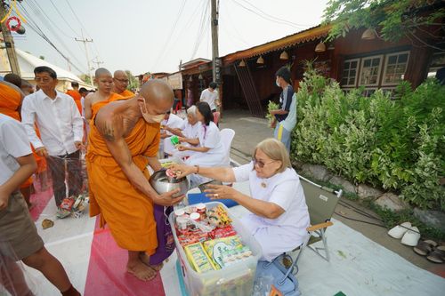 ภาพ No.135410:โครงการตักบาตรข้าวสารอาหารแห้งพระภิกษุสามเณร ๑,๐๐๐ รูป วันอังคารที่ ๙ เมษายน พ.ศ.๒๕๖๗ ณ ถนนหน้าที่ว่าการอำเภอคลองขลุง (เส้นเลียบแม่น้ำปิง) ตำบลคลองขลุง อำเภอคลองขลุง จังหวัดกำแพงเพชร