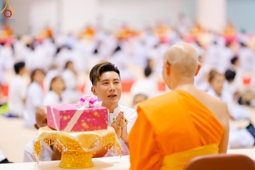 ภาพ No.57971:พิธีมุทิตาสักการะพระสังฆาธิการ ผู้ที่ได้รับพระราชทานเลื่อนและตั้งสมณศักดิ์ ปีพุทธศักราช 2567 วันอาทิตย์ที่ 28 เมษายน พ.ศ. 2567 ณ วัดพระธรรมกาย จ.ปทุมธานี