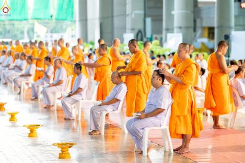 ภาพ No.242970:วันที่ 31 สิงหาคม พ.ศ. 2568 พิธีตัดปอยผมและปลงผม โครงการอุปสมบทหมู่บูชาธรรม ครบรอบ 108 ปี วันครูผู้ค้นพบวิชชาธรรมกาย ณ วัดพระธรรมกาย