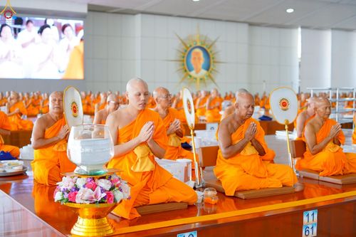 ภาพ No.247398:วันจันทร์ที่ 22 กันยายน พ.ศ. 2568 (วันพระ แรม 15 ค่ำ เดือน 10) พิธีบุพเปตพลี ครั้งที่ 170 ร่วมอุทิศบุญแด่หมู่ญาติที่ล่วงลับไปแล้ว และสืบทอดอายุพระพุทธศาสนา ณ หอฉันคุณยายอาจารย์ฯ วัดพระธรรมกาย
