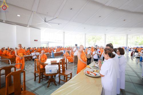 ภาพ No.184804:พิธีถวายภัตตาหารเมนูสวรรค์ "เพื่อการบรรลุธรรม" เนื่องในวาระอายุวัฒนมงคล 84 ปี หลวงพ่อทัตตชีโว วันเสาร์ที่ 21 ธันวาคม พ.ศ. 2567 ณ หอฉันคุณยายอาจารย์ฯ วัดพระธรรมกาย