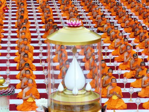 ภาพ No.107132:พิธีจุดประทีปถวายเป็นพุทธบูชา และบูชาธรรมมหาปูชนียาจารย์ ในโครงการธรรมยาตรากตัญญูบูชา มหาปูชนียาจารย์ พระมงคลเทพมุนี(สด จนฺทสโร) พระผู้ปราบมาร  อนุสรณ์สถาน 7 แห่ง ปีที่ 12  วันที่ 6 มกราคม พ.ศ. 2567 ณ อนุสรณ์สถานมหาวิหารพระมงคลเทพมุนี อ.สองพี่น้อง จ.สุพร