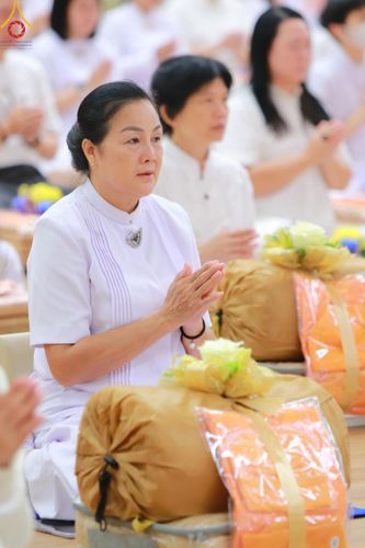 ภาพ No.180828:พิธีถวายภัตตาหารเมนูสวรรค์ และพิธีถวายอุปกรณ์กันหนาว แด่คณะพระภิกษุสามเณรวัดพระธรรมกาย วันอาทิตย์ที่ 8 ธันวาคม พ.ศ.2567 ณ สภาธรรมกายสากล วัดพระธรรมกาย