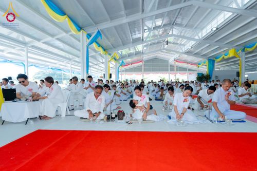 ภาพ No.174040:พิธีทอดกฐิน ศูนย์เบญจธรรม จ.ปทุมธานี ในโครงการกฐินสามัคคีทั่วไทย 30,000 วัด บูชาธรรม 80 ปี หลวงพ่อธัมมชโย โดยคณะศิษยานุศิษย์วัดพระธรรมกาย วันที่ 11 พฤศจิกายน พ.ศ. 2567