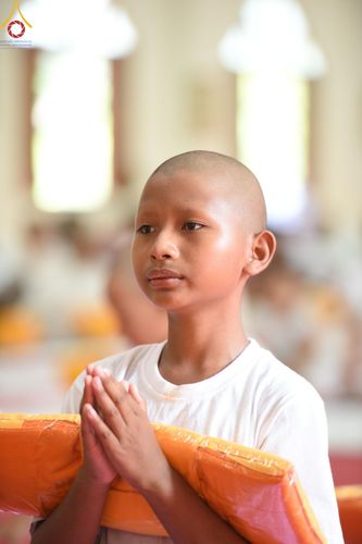 ภาพ No.135585:พิธีขอขมามอบผ้าไตร, พิธีบรรพชาสามเณร ในโครงการบรรพชาสามเณร ฟื้นฟูพระพุทธศาสนาทั่วไทย ณ วัดพระพุทธบาท ราชวรมหาวิหาร อ.พระพุทธบาท จ.สระบุรี วันที่ 6 เมษายน พ.ศ. 2567