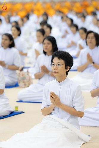 ภาพ No.59243:พิธีเจริญพระพุทธมนต์ ถวายภัตตาหารเป็นสังฆทาน เนื่องในวาระอายุวัฒนมงคล 80 ปี หลวงพ่อธัมมชโย ณ สภาธรรมกายสากล วัดพระธรรมกาย วันพุธที่ 24 เมษายน พ.ศ.2567