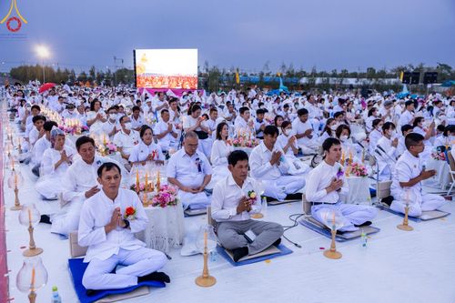 ภาพ No.118199:พิธีจุดประทีปถวายเป็นพุทธบูชา และบูชาธรรมมหาปูชนียาจารย์ พระมงคลเทพมุนี(สด จนฺทสโร) วันที่ 24 มกราคม พ.ศ. 2567 ณ อนุสรณ์สถานบางปลา อ.บางเลน จ.นครปฐม