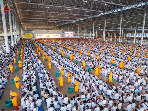 ภาพ No.209347:วันอาทิตย์ที่ 2 มีนาคม พ.ศ. 2568 พิธีตักบาตร ข้าวสารอาหารแห้ง ณ บ้านแก้วเรือนทองคุณยายฯ สภาธรรมกายสากล วัดพระธรรมกาย