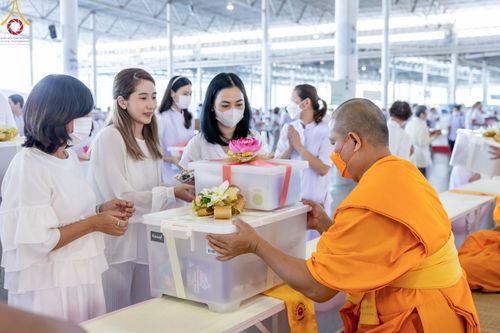 ภาพ No.102409:พิธีถวายอุปกรณ์ทำความสะอาด ณ บ้านแก้วเรือนทองคุณยายอาจารย์ฯ วัดพระธรรมกาย วันเสาร์ที่ 16 ธันวาคม พ.ศ. 2566