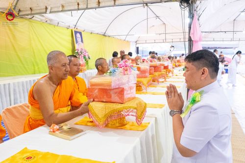ภาพ No.201819:พิธีถวายภัตตาหารเป็นสังฆทาน แด่พระธรรมยาตรา ณ อนุสรณ์สถานบางปลา วัดบางปลา อำเภอบางเลน จังหวัดนครปฐม ในโครงการธรรมยาตรา กตัญญูบูชา มหาปูชนียาจารย์ พระมงคลเทพมุนี(สด จนฺทสโร) พระผู้ปราบมาร อนุสรณ์สถาน 7 แห่ง ปีที่ 13 วันที่ 26 มกราคม พ.ศ. 2568