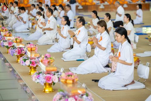 ภาพ No.165794:พิธีถวายภัตตาหารเมนูสวรรค์ วันที่ 26 ตุลาคม พ.ศ. 2567 ณ หอฉันคุณยายอาจารย์ฯ วัดพระธรรมกาย