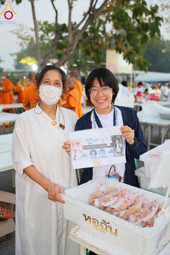 ภาพ No.110705:พิธีถวายภัตตาหารเป็นสังฆทาน แด่คณะพระธรรมยาตราฯ ในโครงการธรรมยาตรากตัญญูบูชา มหาปูชนียาจารย์ พระมงคลเทพมุนี(สด จนฺทสโร) พระผู้ปราบมาร อนุสรณ์สถาน 7 แห่ง ปีที่ 12 วันที่ 12 มกราคม พ.ศ. 2567 ณ อนุสรณ์สถานมหาวิหารพระมงคลเทพมุนี(โลตัสแลนด์) อ.สองพี่น้อง จ.สุ